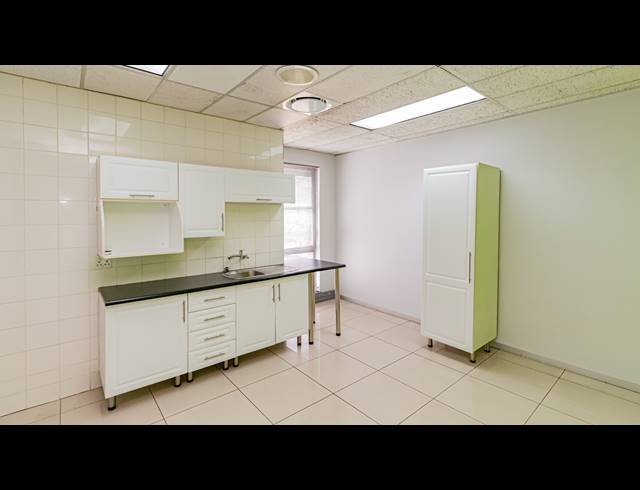240M² OFFICE TO LET IN DUNKELD WEST